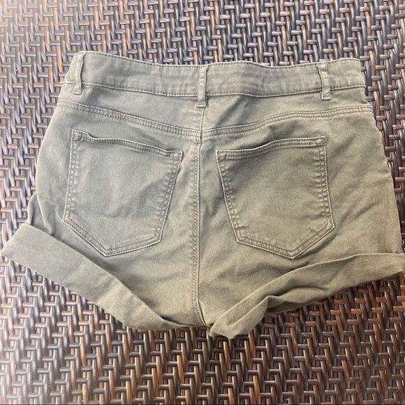H&M OLIVE GREEN SHORTS SIZE 8 - Picture 5 of 8